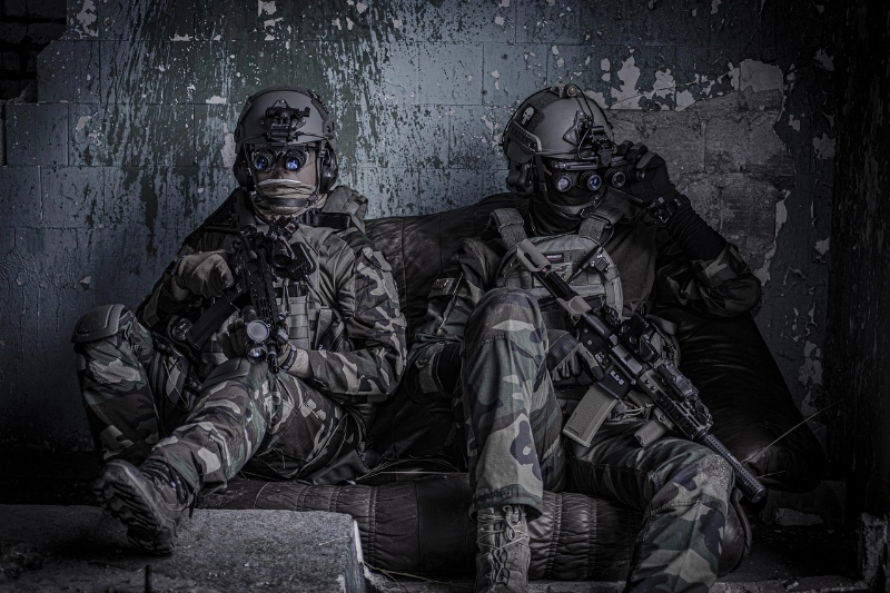 Equipamiento militar: calidad, resistencia y precisión en cada misión
