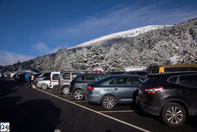 Nuevo requerimiento de cadenas en Navacerrada y Cotos debido a la acumulación de nieve en las vías.