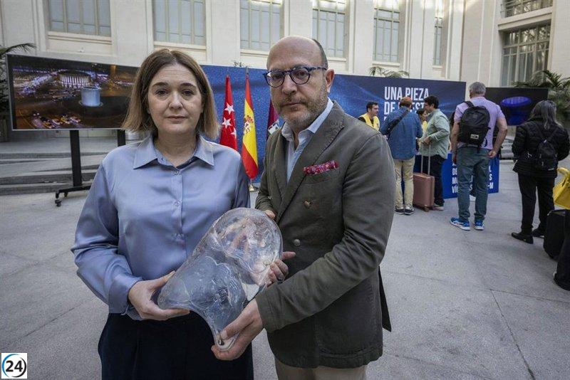 El Ayuntamiento de la ciudad distribuye fragmentos del monumento del 11M en búsqueda de una memoria colectiva.