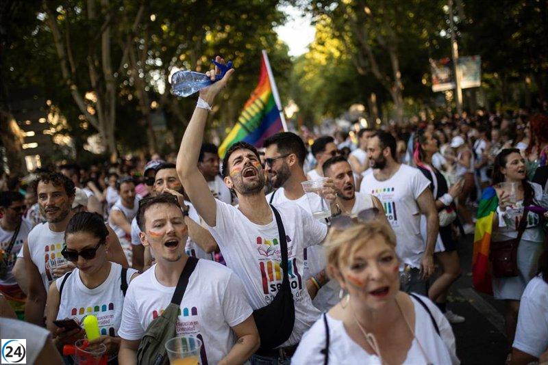 Multitudinaria marcha del Orgullo reivindica la diversidad y la igualdad con presencia política.
