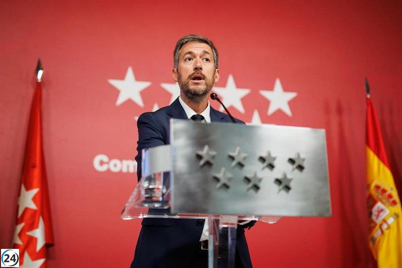 La Comunidad acusa a Sánchez de promover la inmigración en lugar de abordar sus causas.