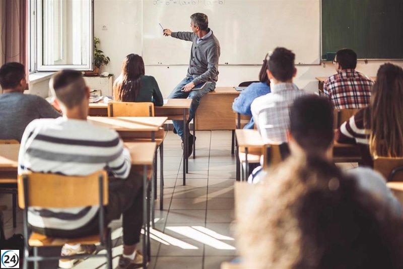 CCOO denuncia la falta de 200 profesores en colegios públicos un mes después del comienzo del curso escolar.