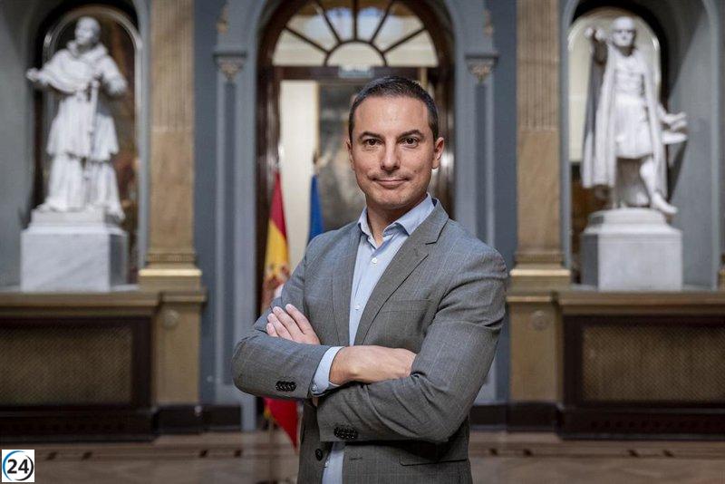 Ayuso pone a Feijóo en apuros y le arrebata su imagen moderada, según Lobato.