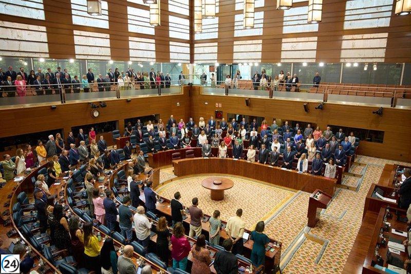 La Asamblea rinde homenaje en silencio a las víctimas y a los 