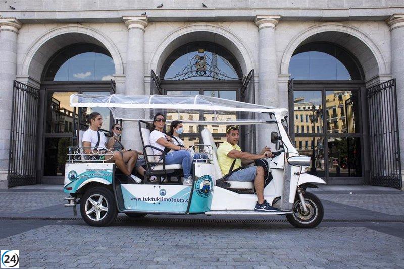 Madrid se prepara para regular los tuk tuk, pero requiere una actualización legal para su clasificación.