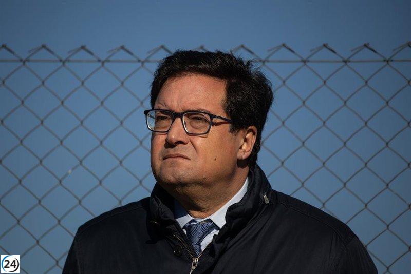 Óscar López califica la acusación contra el fiscal general como una estrategia distractora de Ayuso.