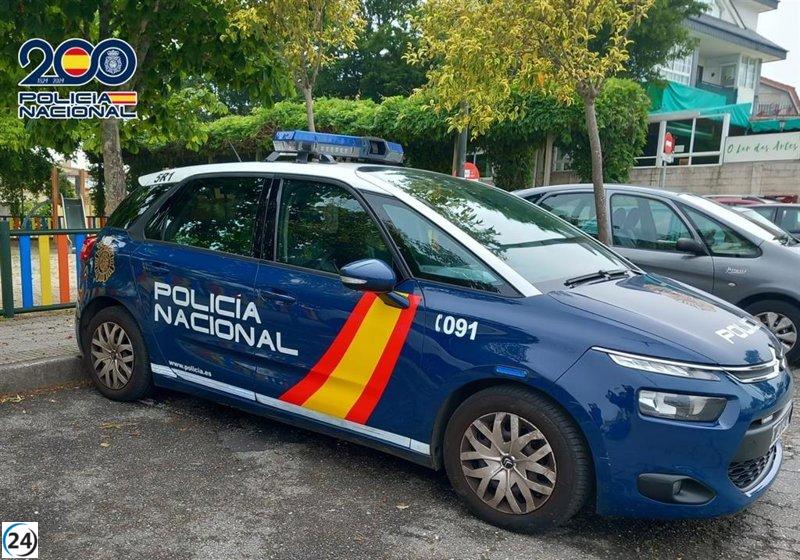 Hombre en estado de intoxication alerta a la policía por una supuesta intrusión y revela un arsenal oculto.