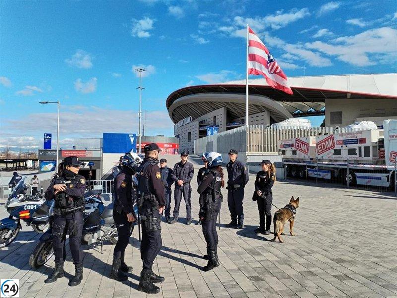 La policía monitorea el derbi y advierte que comportamientos violentos, racistas o el uso de bengalas resultarán en expulsiones.
