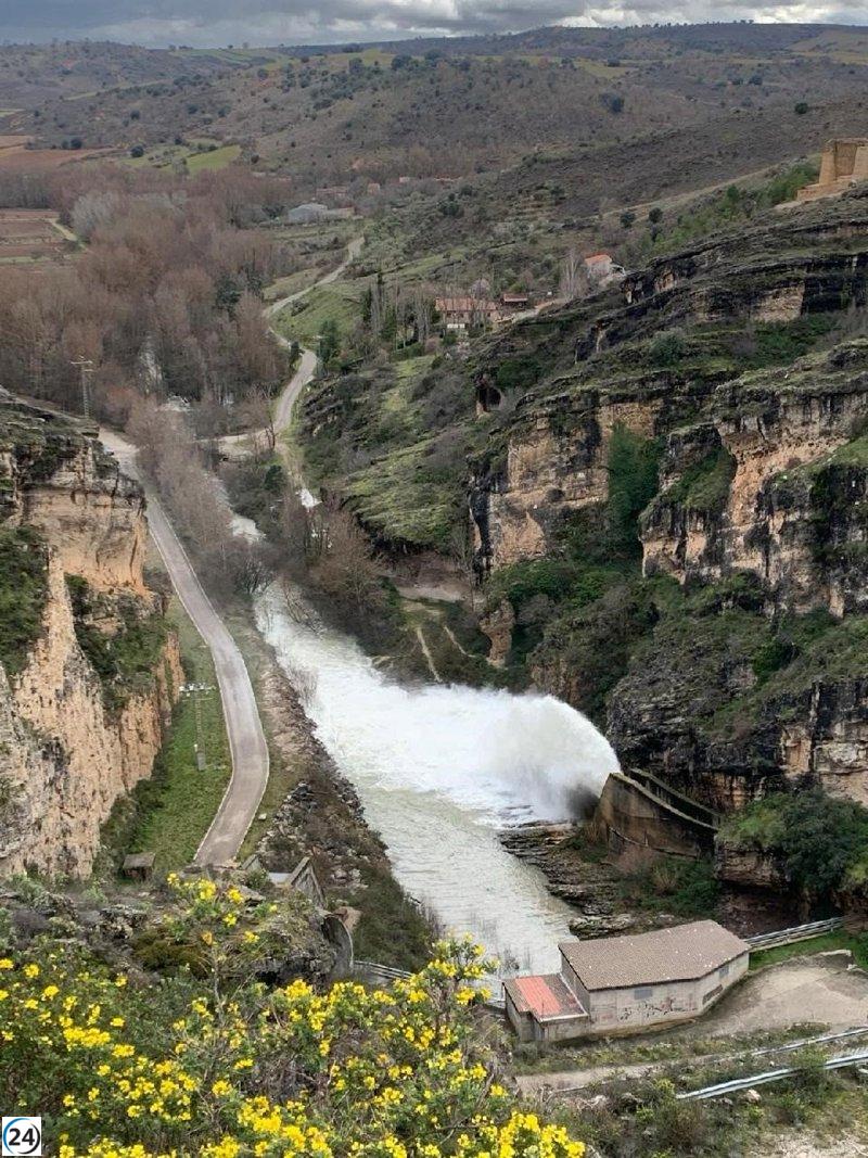 El número de estaciones de la CHT con aforo máximo en la región se reduce a siete y las presas liberan menos agua.