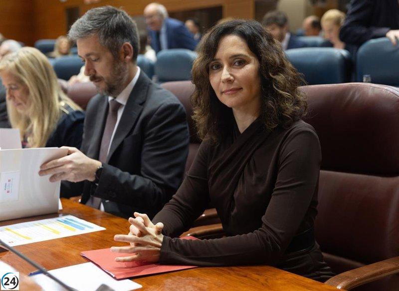 Ayuso aboga por la reintegración familiar de menores de Cantueña, alegando falta de información sobre su situación.