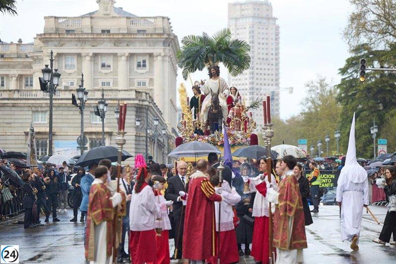 La lluvia interrumpe las procesiones del Domingo de Ramos en Madrid, afectando la celebración del Silencio.