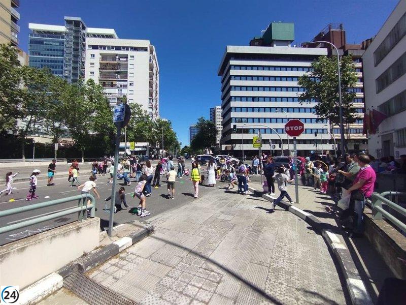 Tetuán solicita limitar el tráfico en la plaza de Ángel Carbajo para transformar el espacio en un área peatonal amigable para niños.