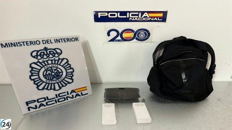 Detienen en Barajas a un hombre con 700 gramos de cocaína ocultos en un altavoz y baterías.