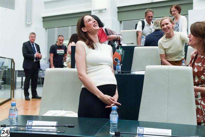 Rita Maestre se aleja temporalmente de su cargo para prepararse para el nacimiento de su hijo y planea regresar en enero de 2026.