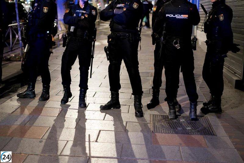 Arrestado por dejar a su hijo solo en el coche para salir de fiesta en Lavapiés.