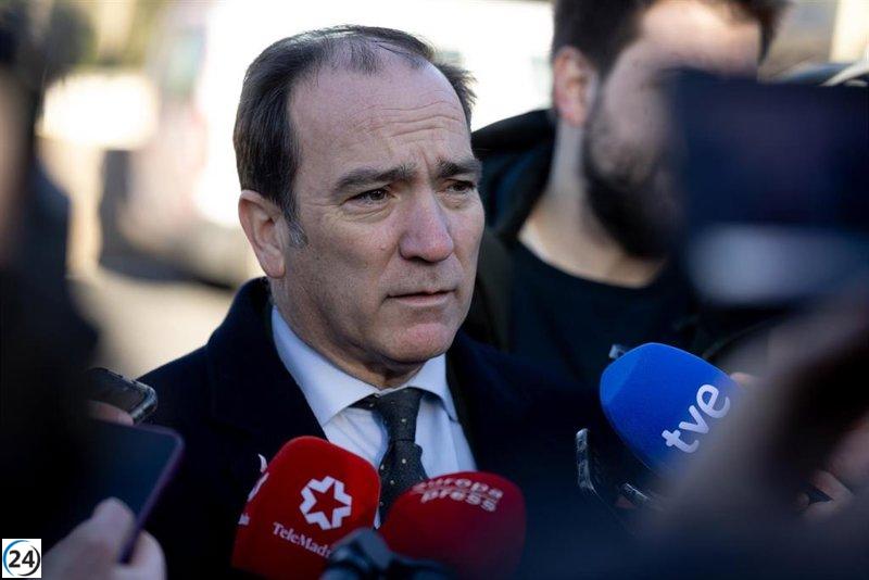 Carabante anuncia el cierre temporal del hostal de Vallecas tras iniciar una inspección sobre la posible estancia de migrantes.