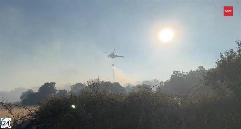 Incendio en Zarzalejo provoca evacuación de urbanización y cierre de la M-532.