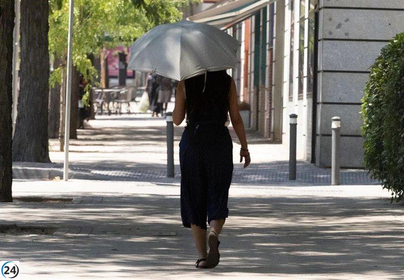 La Aemet alerta sobre tormentas en la Sierra y calor extremo en el sur para este sábado.
