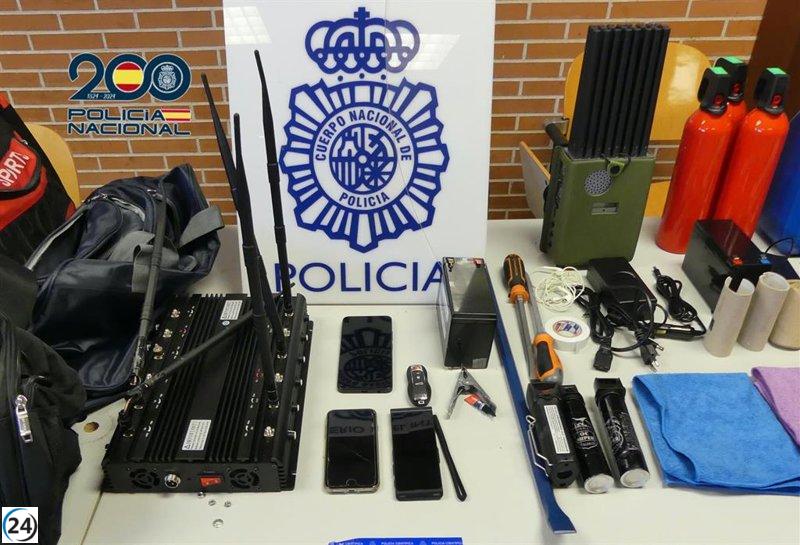 Capturan a dos hombres que planificaban robo de un auto de lujo.