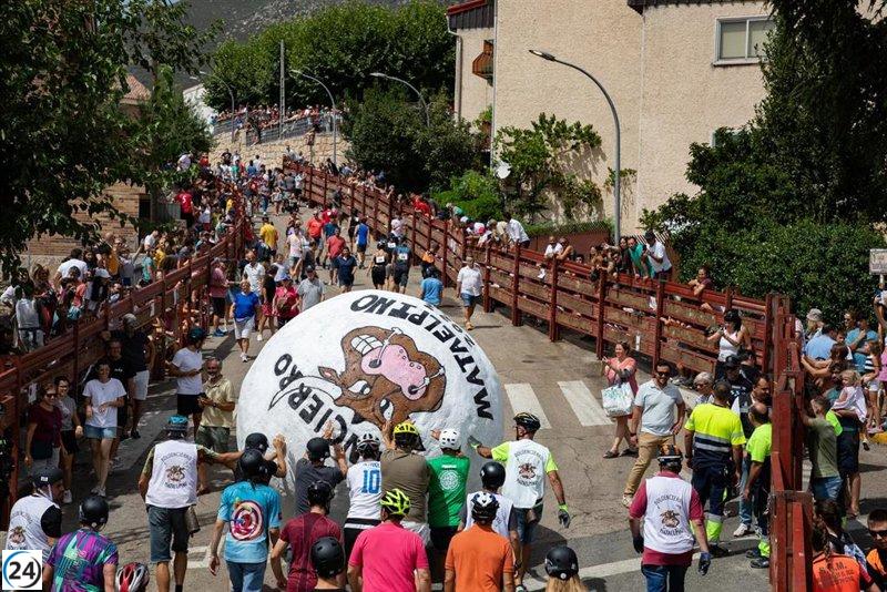 El Boloencierro transforma Mataelpino este viernes con su singular fiesta sin animales para todas las edades.