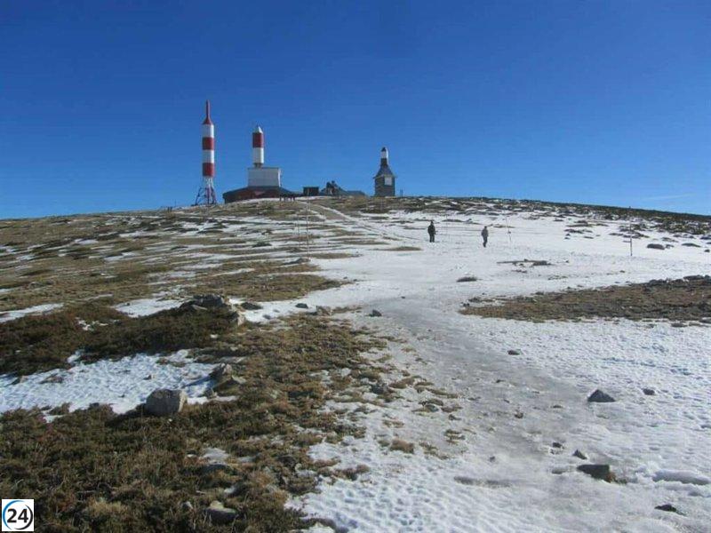 Activistas ambientales organizan manifestación contra autorización para ascenso a la Bola del Mundo en la Vuelta Ciclista.