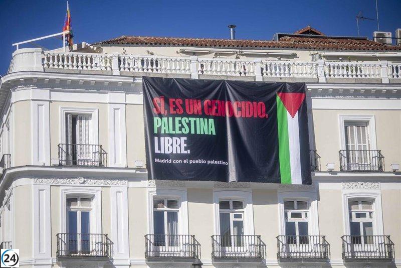 Más Madrid exhibe una pancarta en Sol en respaldo a Gaza: 