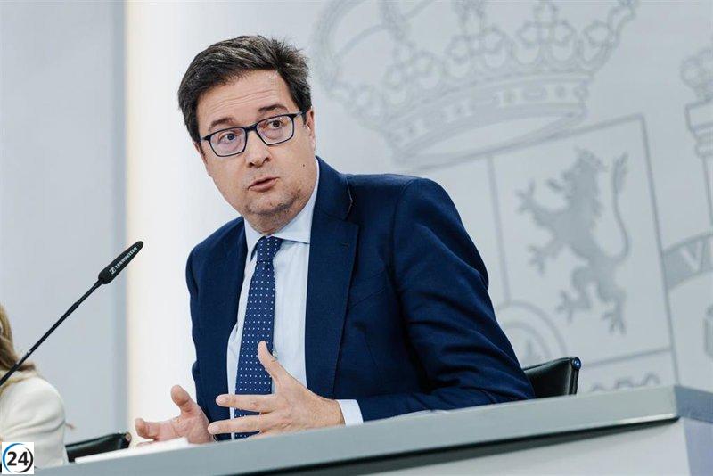 Óscar López apela a la conciencia global durante La Vuelta y urge a mantener la calma para preservar la dignidad del evento.
