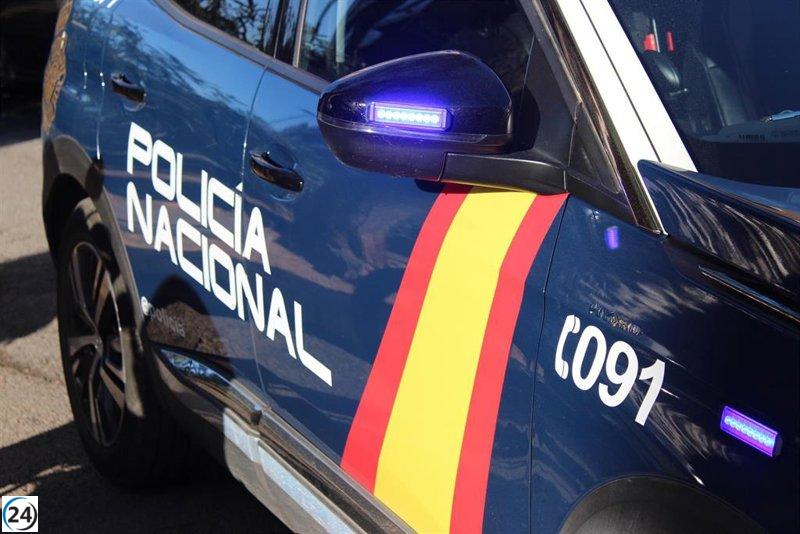 Capturan a dos sospechosos, incluido un menor, por asaltos armados en Villa de Vallecas.