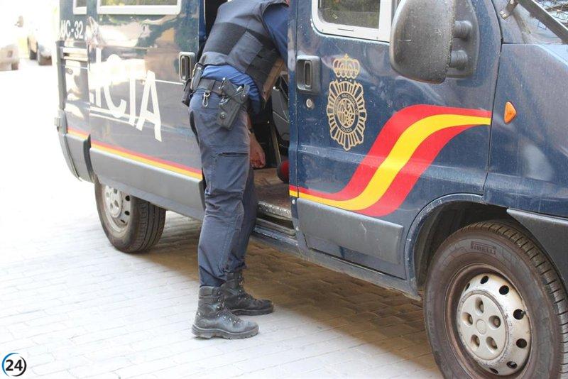 Rescatan a un hombre secuestrado en Puente de Vallecas gracias a sus mensajes de auxilio en servilletas.