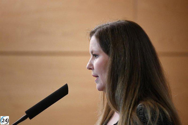Ayuso solicita la renuncia de Ana Redondo por la polémica de las pulseras antimaltrato y la falta de cifras sobre mujeres afectadas en su comunidad.