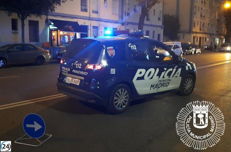 Capturan a individuo con arma escondida en el neumático de su coche en Puente de Vallecas.