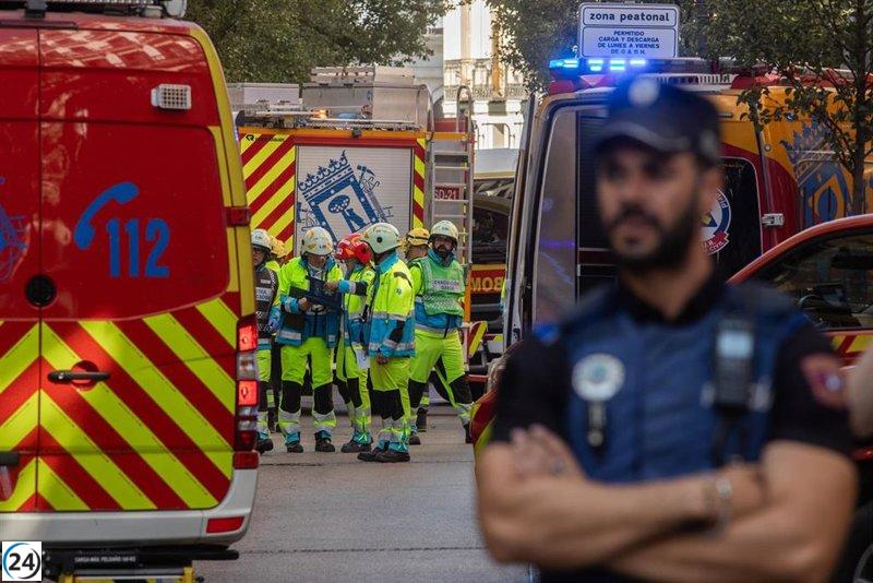 Almeida interrumpe su viaje en Londres para monitorizar el colapso del edificio en la calle Hileras.