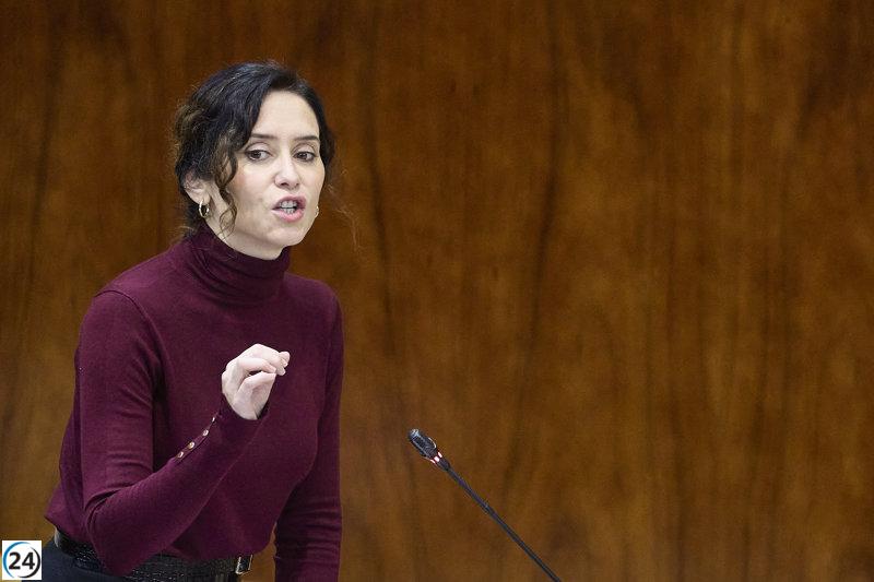 Ayuso denuncia la xenofobia de Vox y se pregunta si agredirá a los migrantes.