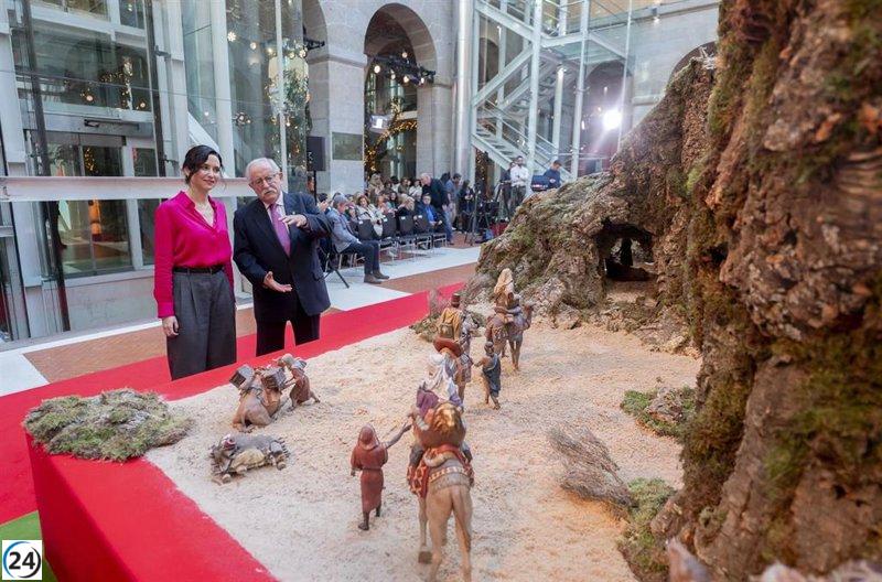 La Real Casa de Correos da la bienvenida a la Navidad con un espectacular Belén de 500 figuras y 60,000 luces en homenaje al Papa Francisco.