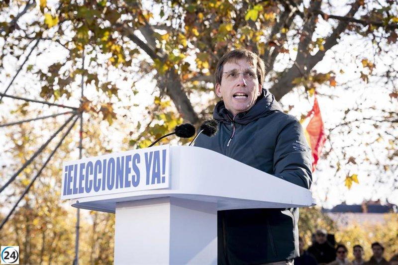 Almeida considera exitosa la manifestación y exige a Sánchez que convoque una cuestión de confianza.
