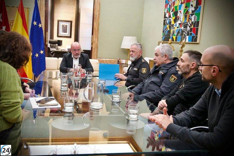 La Delegación promete optimizar las intervenciones policiales en Lavapiés.