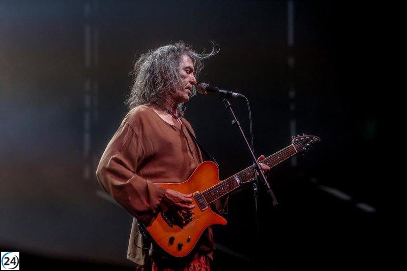 Robe Iniesta será homenajeado con una placa conmemorativa en la ciudad, según el Ayuntamiento.