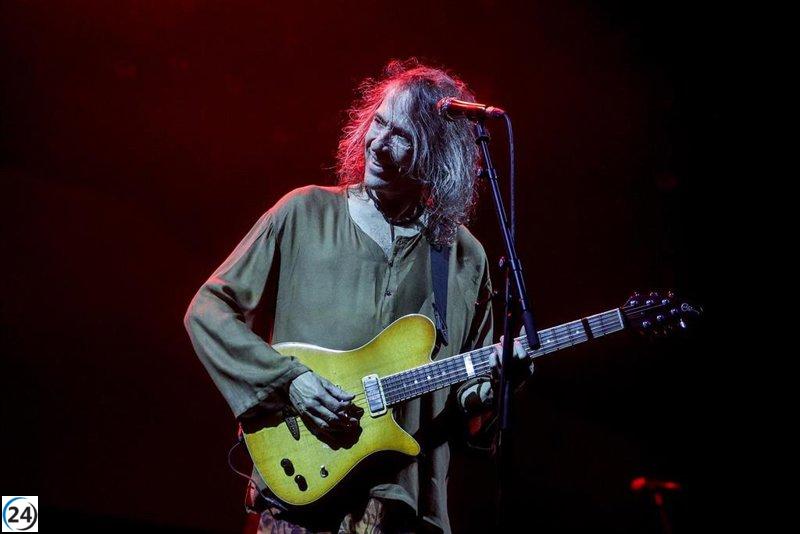 Robe Iniesta será honrado con una placa en la antigua sala Sukursal, gracias al apoyo de los vecinos del edificio.