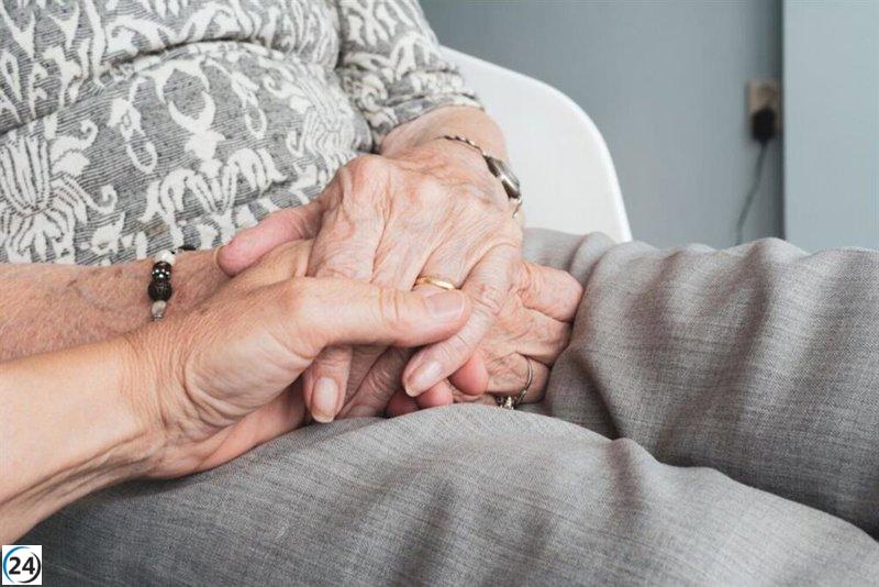 Detienen a cuatro estafadores que engañaban a ancianos haciéndose pasar por empleados de la compañía eléctrica.