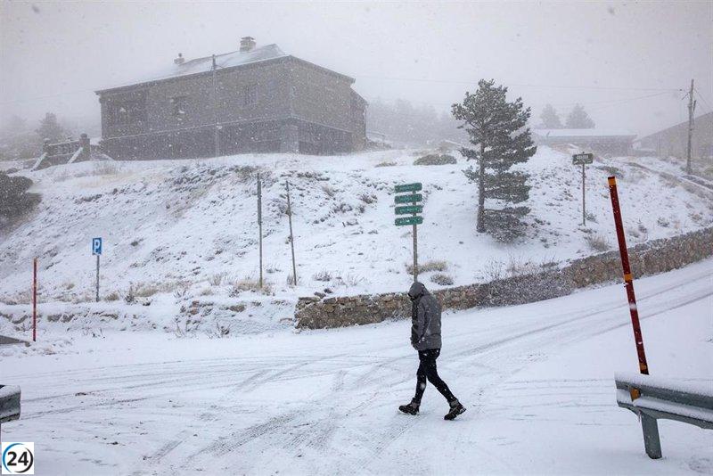 Aemet emite alerta amarilla por nieve este domingo en la Sierra a partir de 900 metros.