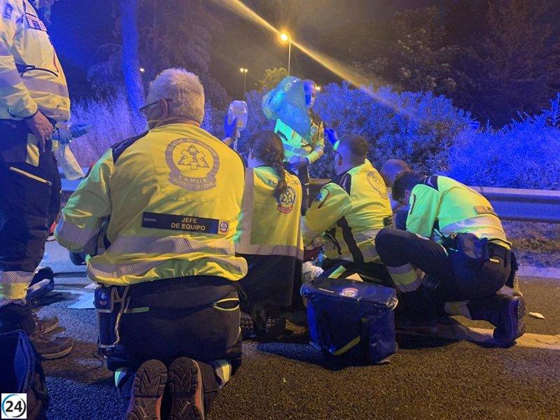 Motociclista sufre lesiones graves tras chocar con una isleta en Manuel Becerra.