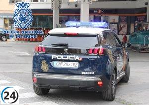 Cuatro adolescentes arrestados por robos a mano armada en tiendas.