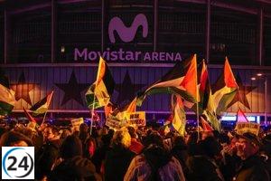 Activistas pro Palestina se manifiestan en el Movistar Arena exigiendo la salida de Maccabi Tel Aviv de Madrid.