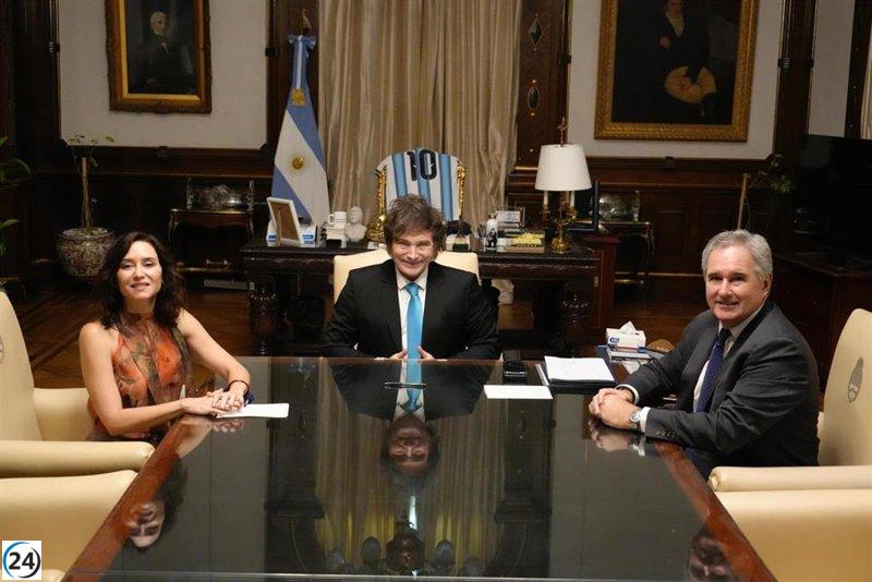 PSOE-M demandan aclaraciones sobre el financiamiento del viaje de Ayuso a Argentina para reunirse con Milei.