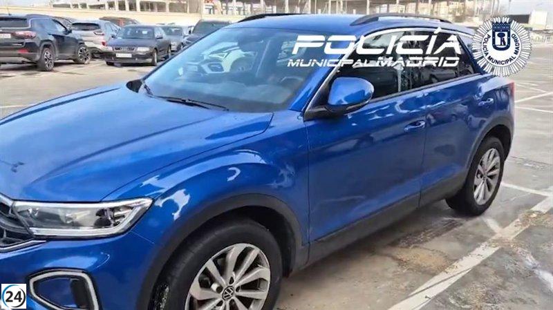 Arresto en Puente de Vallecas por conducción de vehículo robado con matrículas falsas.