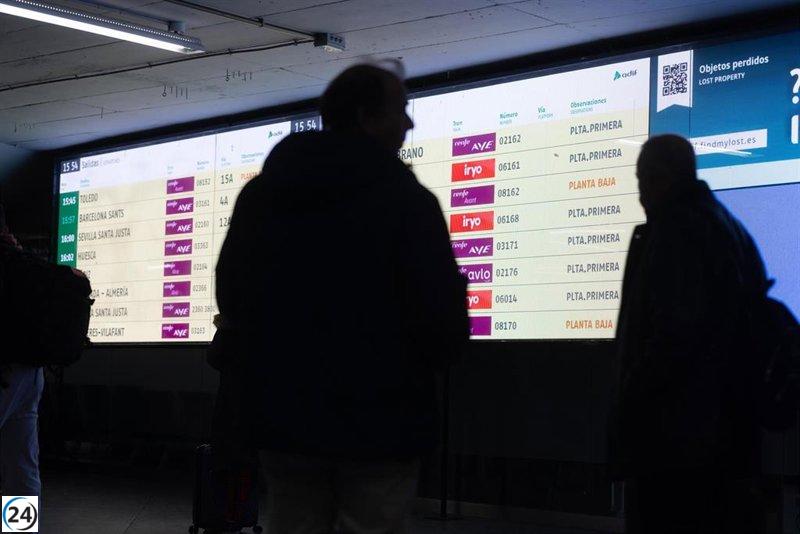 Atocha enfrenta demoras de más de una hora por un tren varado que obstruye las vías.