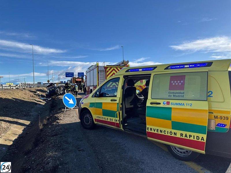 Conductora sufre lesiones serias tras volcar múltiples veces en la A-5, Móstoles.