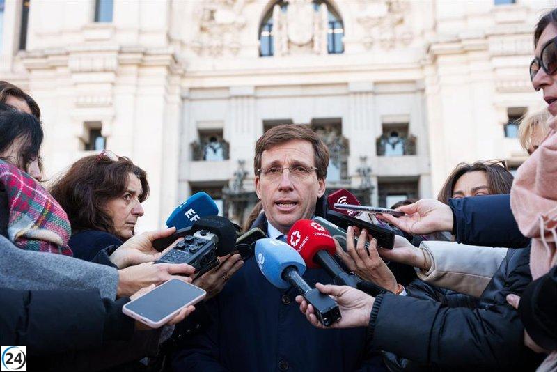 Almeida exige al Gobierno que asuma su responsabilidad por el accidente en Adamuz.