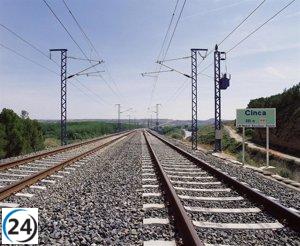 Adif limita a 80 km/h la velocidad en un sector de la línea Madrid-Barcelona tras un fallo en la vía.