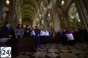 La Almudena celebra una misa en memoria de las víctimas de Adamuz, convocada por Ayuso, mientras se lleva a cabo el funeral en Huelva.